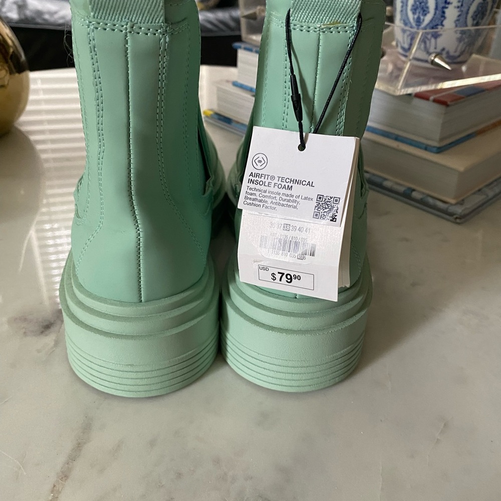 ✨NWT✨ Zara Rubberized Ankle Boot - Picture 4 of 7